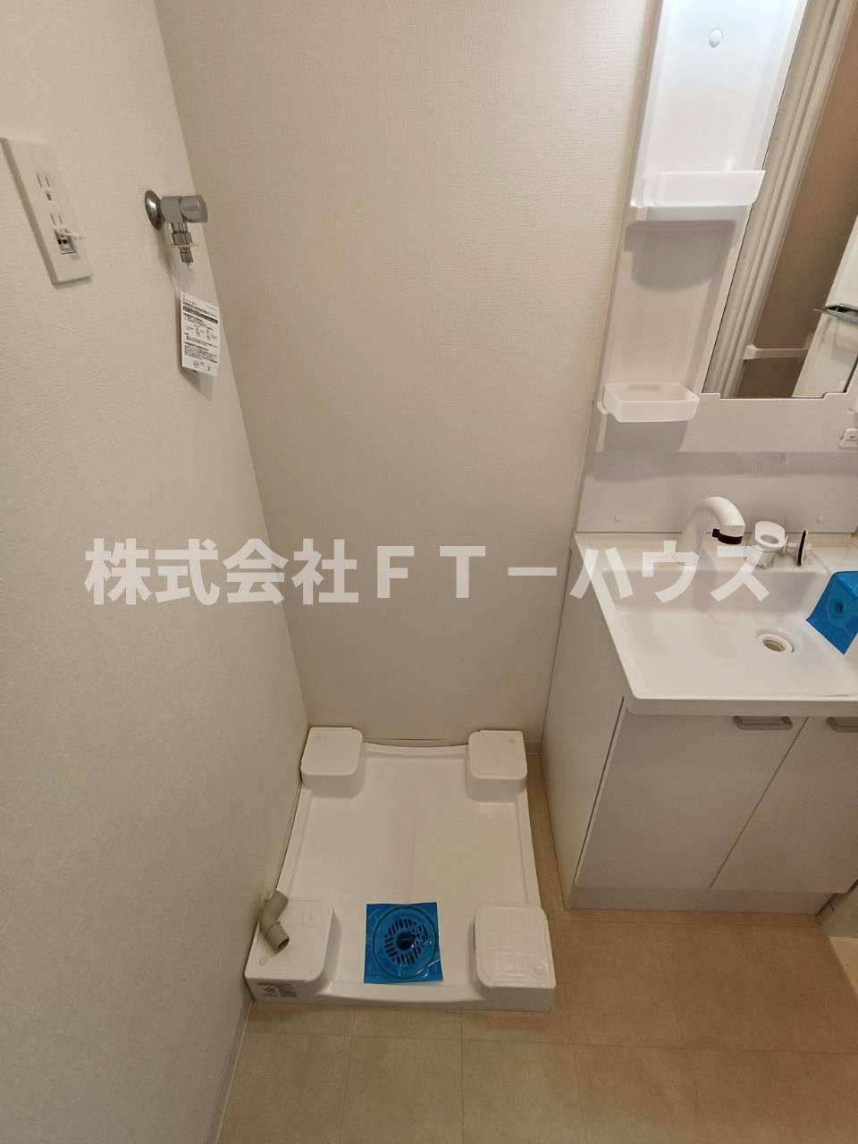 ケイディーエックスレジデンス原木中山の洗面所