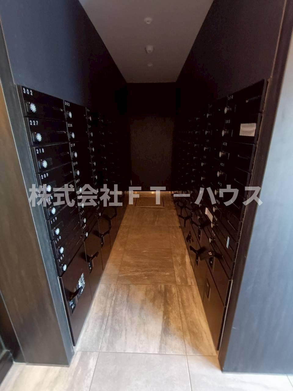 ケイディーエックスレジデンス原木中山のロビー