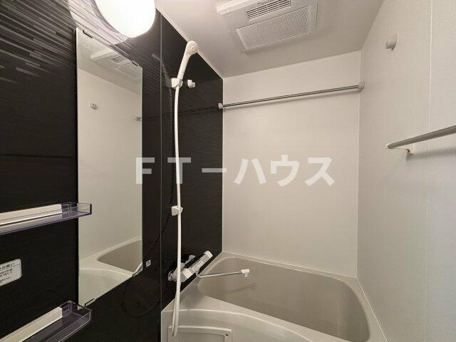 ケイディーエックスレジデンス原木中山の浴室