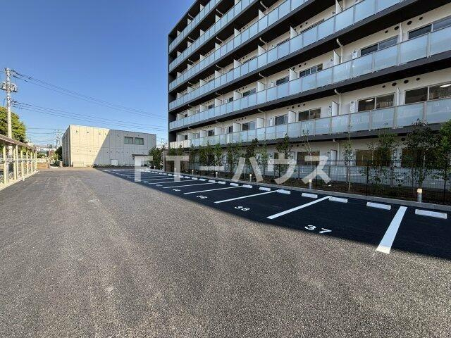 ケイディーエックスレジデンス原木中山の駐車場
