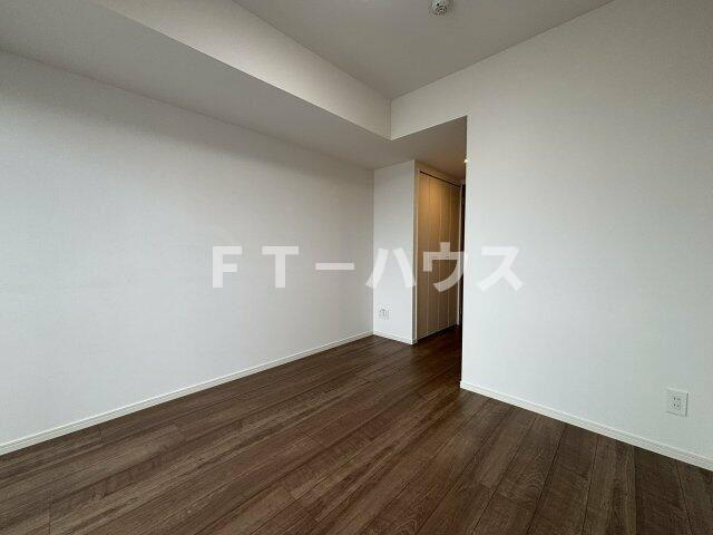 ケイディーエックスレジデンス原木中山の寝室