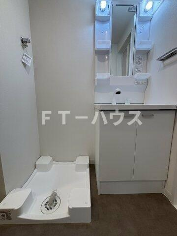 ケイディーエックスレジデンス原木中山の洗面所
