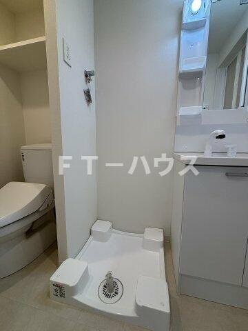 ケイディーエックスレジデンス原木中山の洗面所