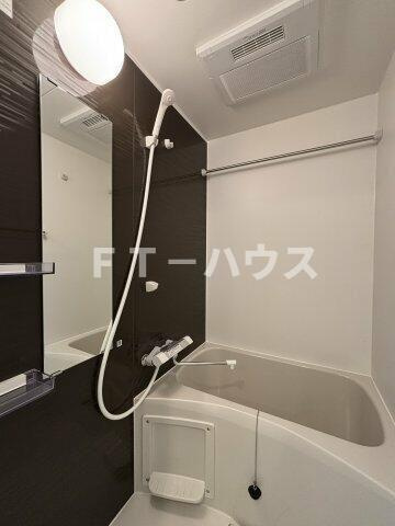 ケイディーエックスレジデンス原木中山の浴室