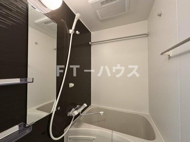 ケイディーエックスレジデンス原木中山の浴室