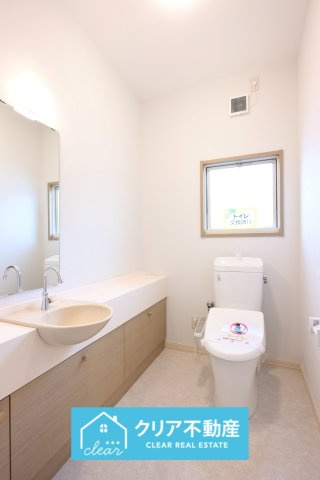 【トイレ】 | 桐生市菱町2丁目　中古住宅 | １階のトイレはとっても広々♪ゆったりと使用できます♪