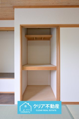 【収納】 | 桐生市菱町2丁目　中古住宅 | 左右で収納が異なるので片付けしやすい♪