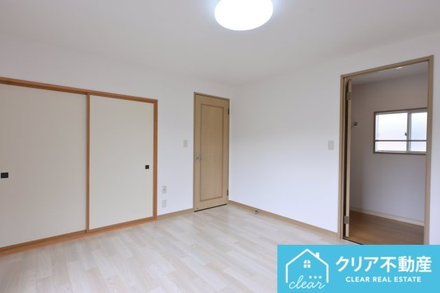 【洋室】 | 桐生市菱町2丁目　中古住宅 | こちらの居室は和室と続き間になっています♪