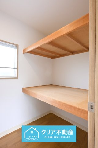 【収納】 | 桐生市菱町2丁目　中古住宅 | 棚付きの収納は布団だけでなく様々な物の収納に使えます♪