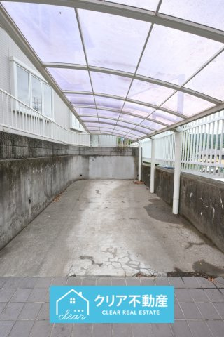 【駐車場】 | 桐生市菱町2丁目　中古住宅 | カーポート付きで雨や雹の日も安心です♪