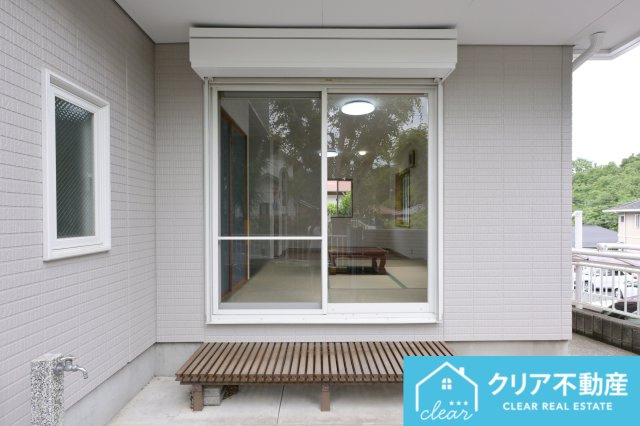 【外観】 | 桐生市菱町2丁目　中古住宅 | お天気のいい日のテラスは心地よい場所です♪