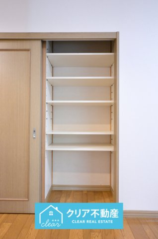 【収納】 | 桐生市菱町2丁目　中古住宅 | 左右に棚付きの収納あり♪お部屋がすっきり片付きます♪