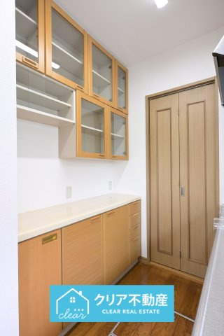 【キッチン】 | 桐生市菱町2丁目　中古住宅 | カップボード付きで収納力もバッチリです◎