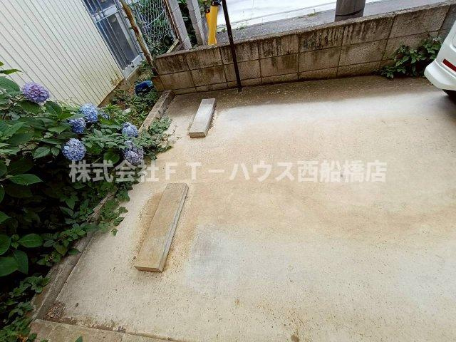 下総中山戸建の駐車場
