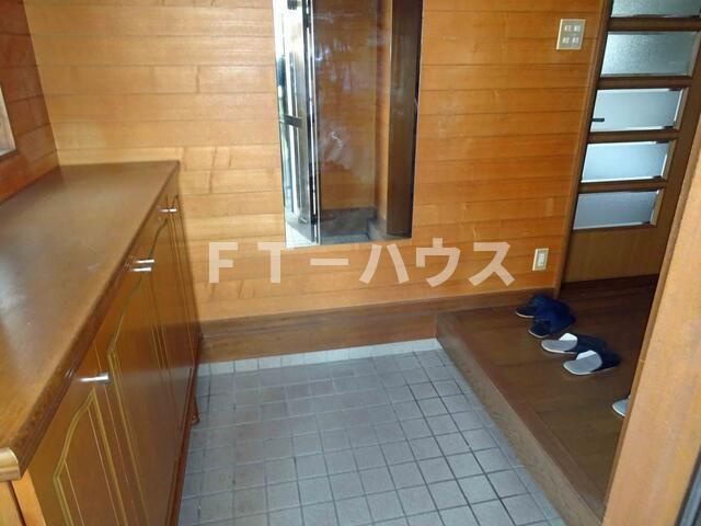 福栄二丁目貸家の玄関