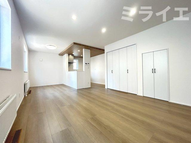 【新築戸建】札幌市手稲区富丘2条5丁目2棟の居間・リビング|同仕様物件