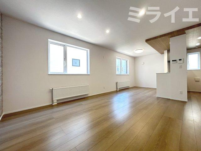【新築戸建】札幌市手稲区富丘2条5丁目2棟の居間・リビング|同仕様物件