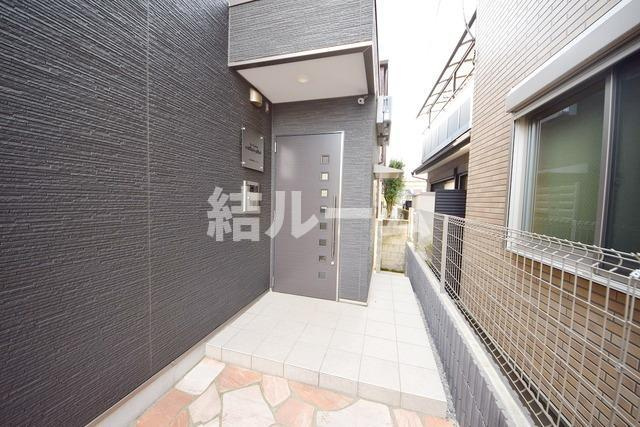 北区赤羽西２丁目のアパートのエントランス