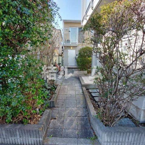 新宿区下落合４丁目の賃貸マンションのエントランス