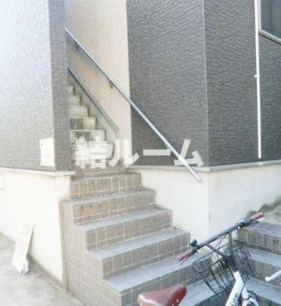 新宿区大久保１丁目のアパートのエントランス