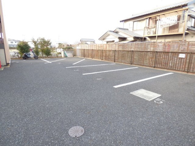 敷地内駐車場。空き要確認です。