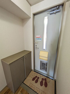 玄関になります♪