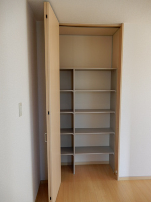 キッチン横の収納