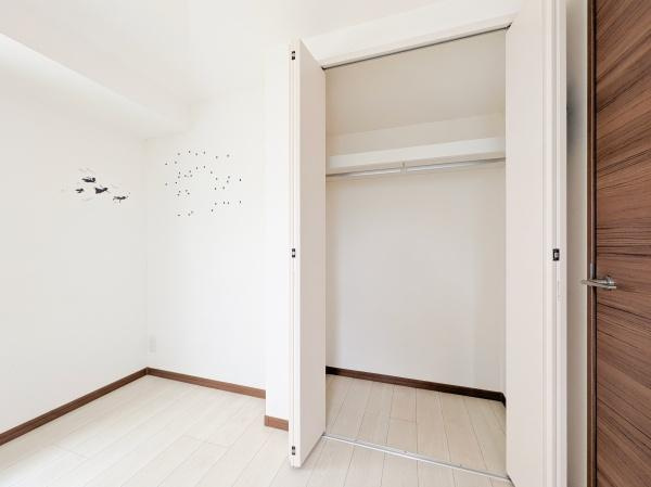 横浜市中区本牧元町の中古一戸建の収納|クローゼットもあるので収納にも困りません！
荷物が多い方にも安心です。