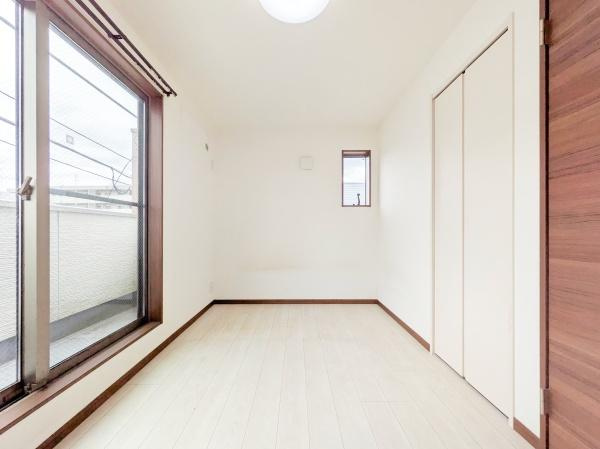 横浜市中区本牧元町の中古一戸建の洋室|落ち着きのある洋室です！
休日はこちらでおくつろぎ下さい♪