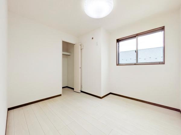 横浜市中区本牧元町の中古一戸建の収納|これだけ収納があると助かりますね！
お荷物の多いご家族も安心です！