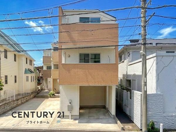 横浜市中区本牧元町の中古一戸建の前面道路含む現地写真|車通りが少ない為、小さなお子様にも安心です。
是非一度、現地へ起こしください。