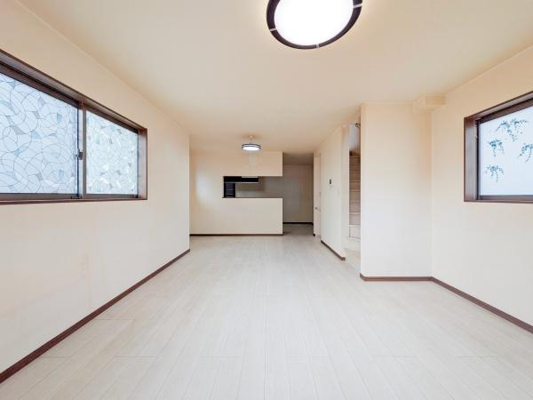 横浜市中区本牧元町の中古一戸建の居間・リビング|自慢したくなるリビング！
形も良く家具の配置にも困りません。