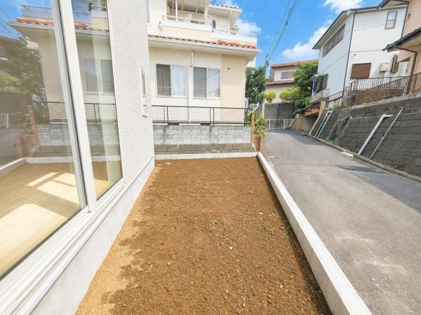 横浜市旭区金が谷の新築一戸建の庭|荷物を置くのもよし！お好きなお花を置いてみるのもよし！
色々な用途で使えるスペースです。