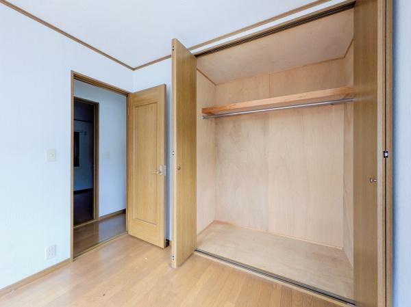 横浜市旭区鶴ケ峰１丁目の中古一戸建の収納|リフォーム前写真です。