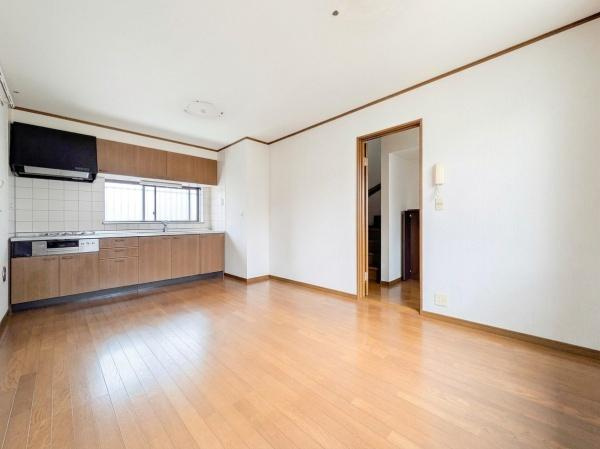 横浜市旭区鶴ケ峰１丁目の中古一戸建の居間・リビング|リフォーム前写真です