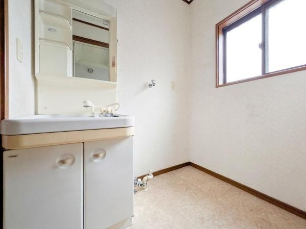 横浜市旭区鶴ケ峰１丁目の中古一戸建の独立洗面台|リフォーム前写真です
洗面台新品交換予定