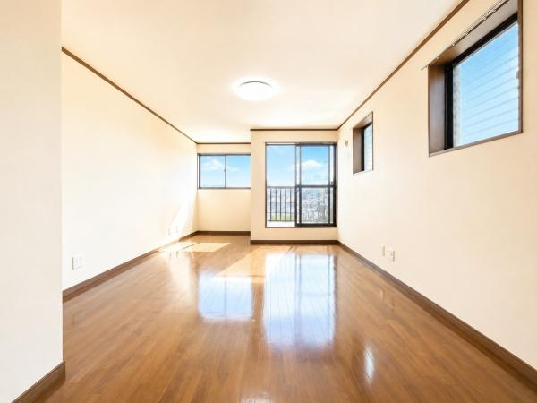 横浜市神奈川区三枚町の中古一戸建の洋室|内装リフォーム前の写真になります。