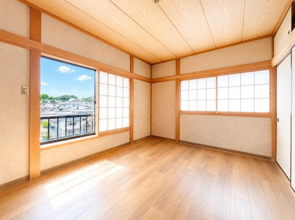 横浜市神奈川区三枚町の中古一戸建の洋室|内装リフォーム前の写真になります。