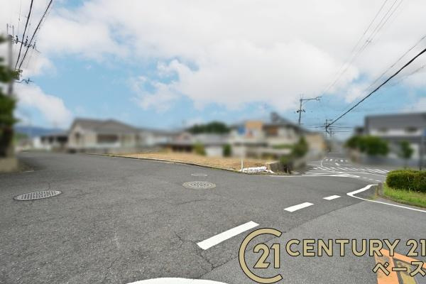 橿原市菖蒲町４丁目の売地の前面道路含む現地写真|■現地撮影写真■ 前面道路は６ｍ以上と広くゆったりしています！