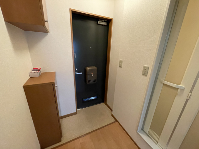 フローラ六甲の玄関
