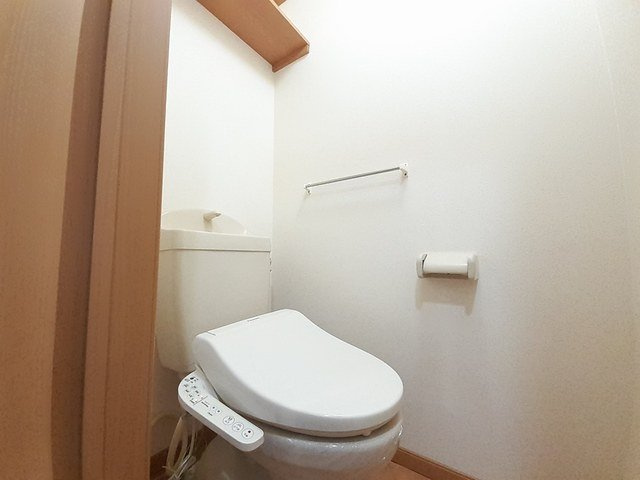 モワメームのトイレ|落ち着いた色調のトイレです