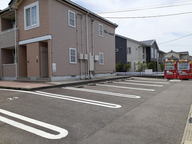 ヴィラ・アミティⅣの駐車場|カースペースがあります