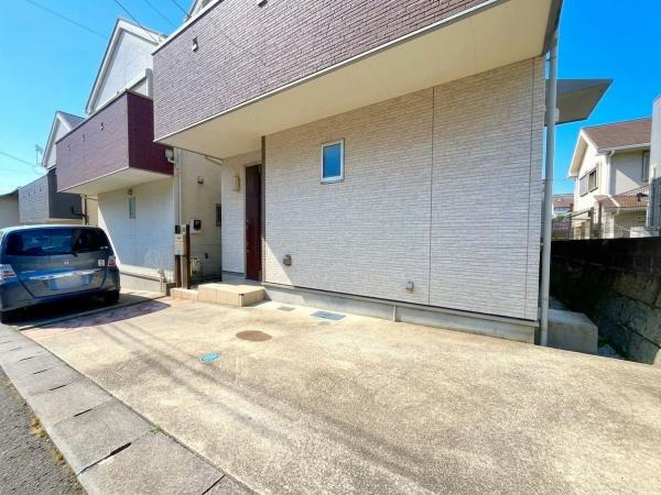 横浜市南区永田北３丁目の中古一戸建の駐車場