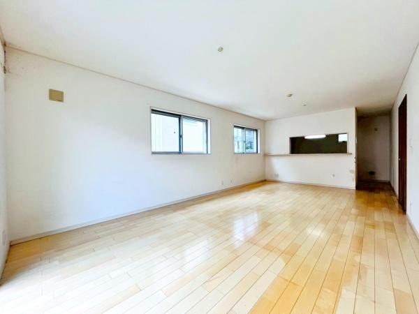 横浜市南区永田北３丁目の中古一戸建の居間・リビング