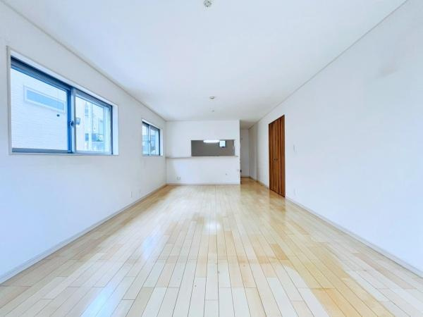 横浜市南区永田北３丁目の中古一戸建の居間・リビング
