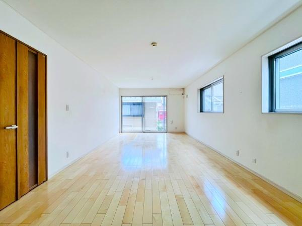 横浜市南区永田北３丁目の中古一戸建の居間・リビング