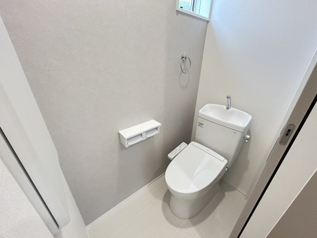 「耐震等級3×高気密高断熱」南国市大そね甲　新築一戸建てのトイレ|清潔感のあるトイレ☆壁面収納付きです☆