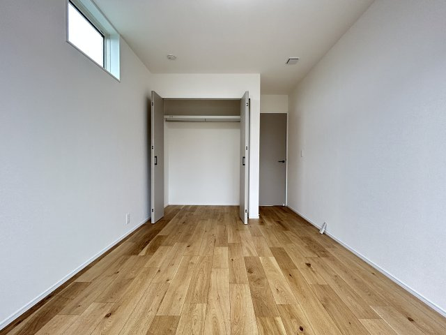 「耐震等級3×高気密高断熱」南国市大そね甲　新築一戸建ての洋室|全室収納つき！