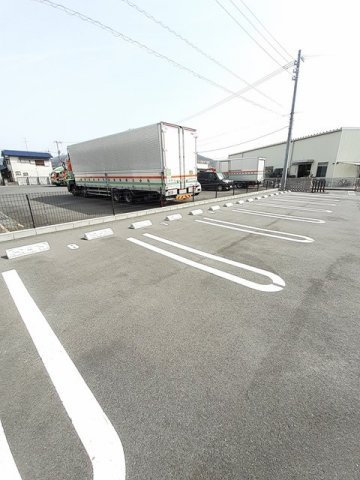 プレステージ花ずいＨの駐車場