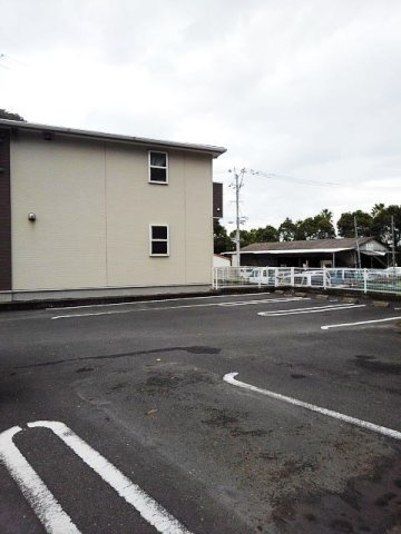 エヴァ－グリ－ンの駐車場